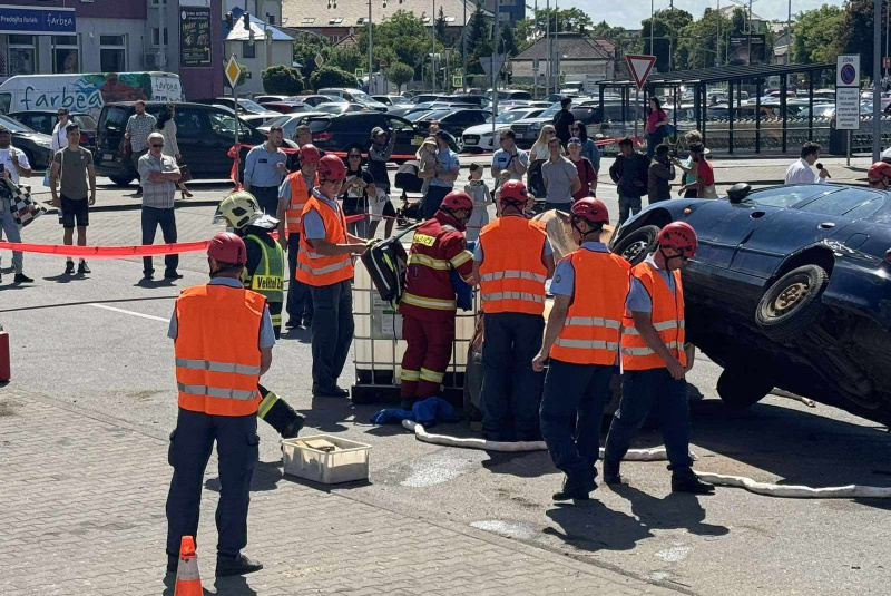 Podujatia / Súťaž HaZZ vo vyslobodzovaní osôb z havarovaných vozidiel - foto