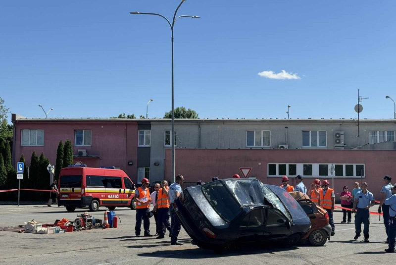 Podujatia / Súťaž HaZZ vo vyslobodzovaní osôb z havarovaných vozidiel - foto