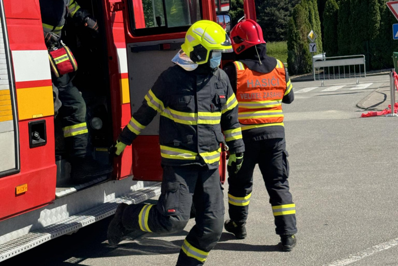 Podujatia / Súťaž HaZZ vo vyslobodzovaní osôb z havarovaných vozidiel - foto